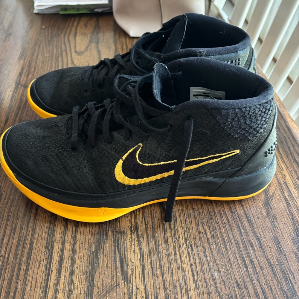 Nike Black and Yellow High-Tops